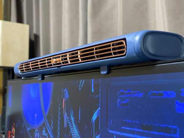 ディスプレイの上に載せる「自分専用扇風機」が上海問屋から