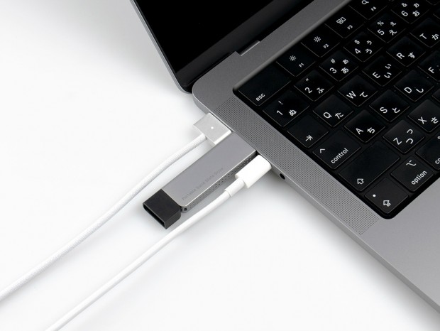 厚さ8mm以下のスティック型スリムポータブルSSD計3シリーズがロジテックから