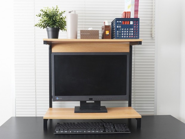 収納スペースを上下に増やすパソコン台