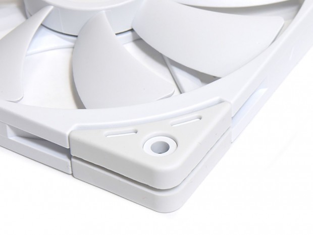 サイズ、薄型フレームの「KAZE FLEX II 120 SLIM」など人気120mmファンのホワイト版
