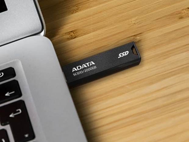 最大容量2TBのスティック型ポータブルSSD、ADATA「SC610」発売