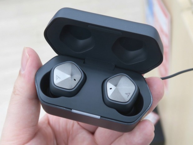 【最終価格】Astell&Kern AK UW100 MKⅡ カグラナナイヤホン Astell&Kern AK UW100 MKⅡ カグラナナイヤホン Astell&Kern