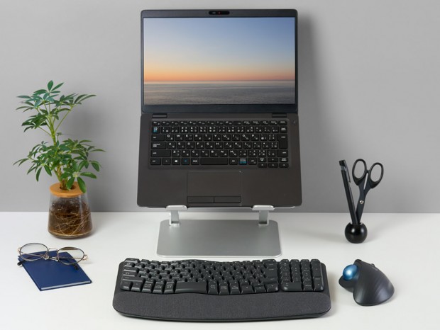 パームレスト一体形エルゴノミックキーボード、ロジクール「WAVE KEYS K820」