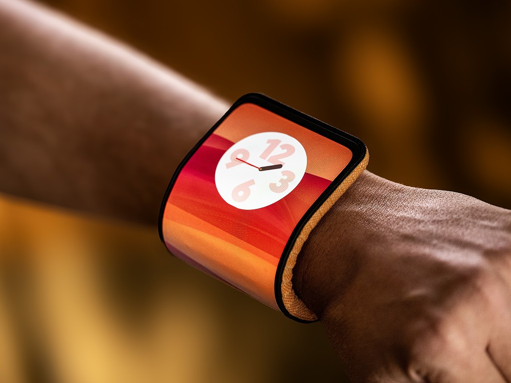 Motorolaが腕に巻けるスマートフォンのコンセプトモデルを発表