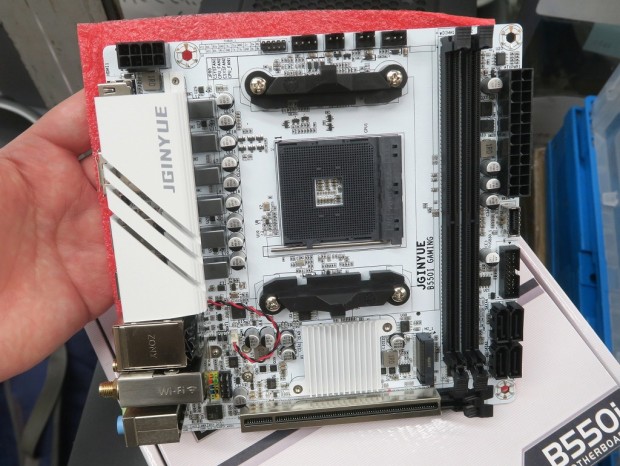 真っ白なAMDプラットフォームの中華Mini-ITXマザーボード「B550i-GAMiNG」が入荷 - エルミタージュ秋葉原 真っ白なAMDプラットフォームの中華Mini-ITXマザーボード「B550i-GAMiNG」が入荷 - エルミタージュ秋葉原