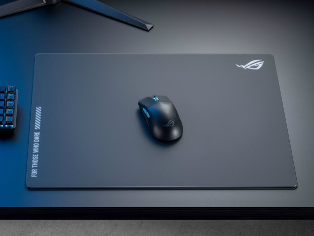 ASUS、ROG初の強化ガラス製ゲーミングマウスパッド「ROG Moonstone Ace L」