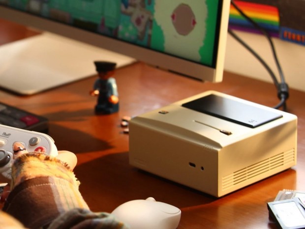 AYANEO、Macintosh風の「Retro Mini PC AM01」などレトロデザインのミニPC
