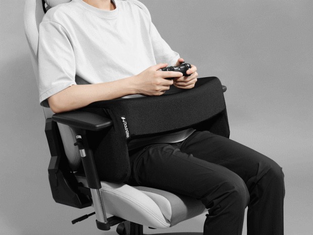 Bauhutte、両腕をしっかりと支えるコの字型肘掛けクッション「アームレストアラウンド」