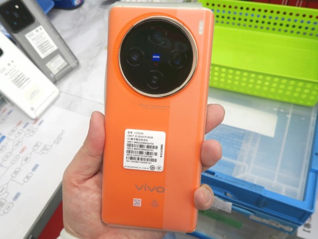 Dimensity 9300を初搭載するVivoのハイエンドスマホ「Vivo X100」が