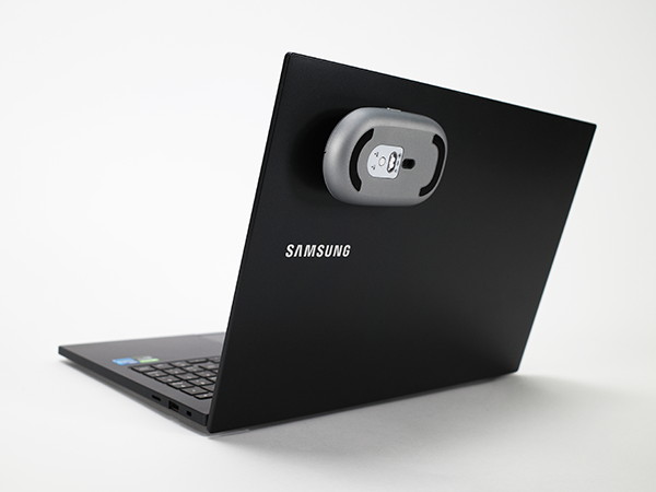 プレゼンモードやメディア操作が可能なマグネット貼り付きマウス「MAGNITO mouse」