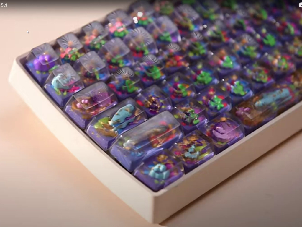 次に来るモノ】暗闇の中で淡く光る蓄光樹脂を内蔵したキーキャップ