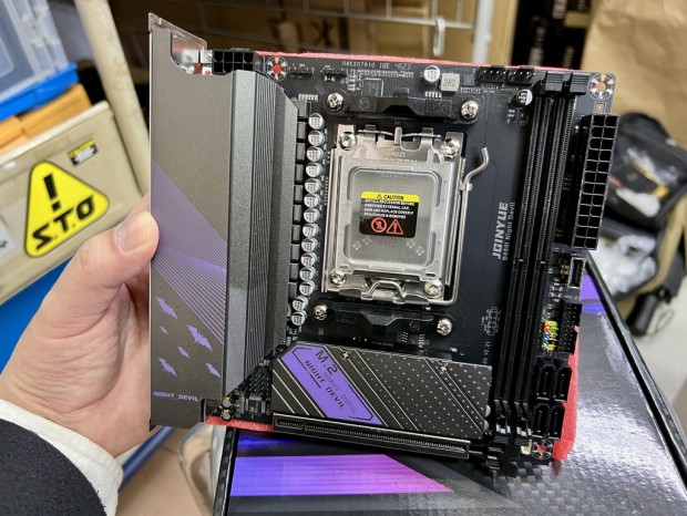 中国JGINYUEのAM5対応ゲーミングMini-ITXマザーボード「B650I Night Devil」が入荷 - エルミタージュ秋葉原 中国JGINYUEのAM5対応ゲーミングMini-ITXマザーボード「B650I Night Devil」が入荷 - エルミタージュ秋葉原