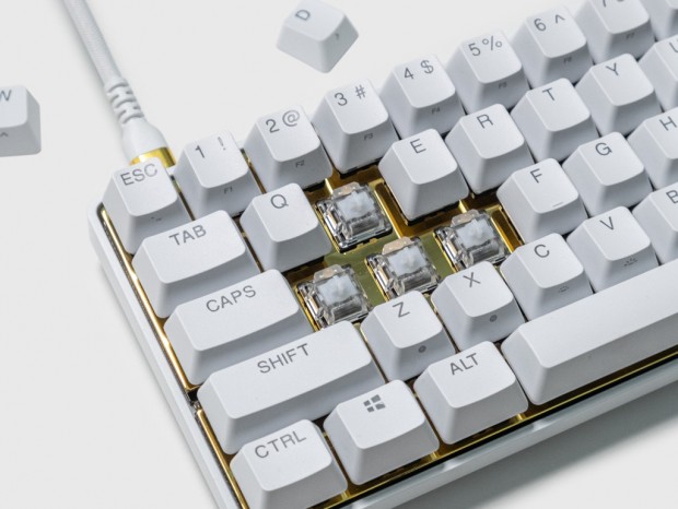 SteelSeries、60％サイズで1.2kg超のプレミアムキーボード「Apex Pro Mini Prebuilt: White Gold Edition」