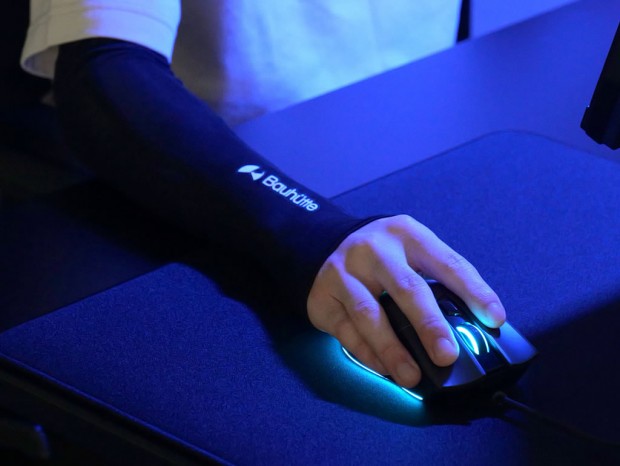 エイム精度を引き上げる?FPSゲーマー向けに開発した右腕用ゲーミングアームカバー