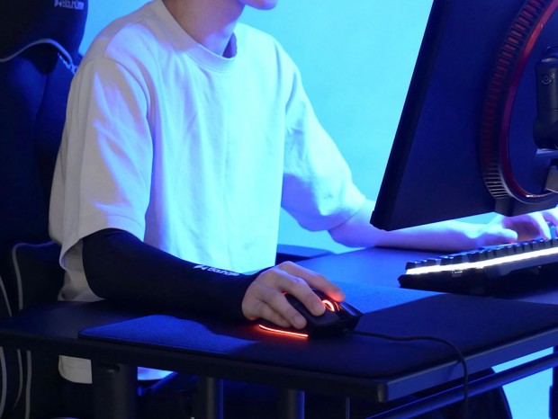 エイム精度を引き上げる?FPSゲーマー向けに開発した右腕用ゲーミングアームカバー