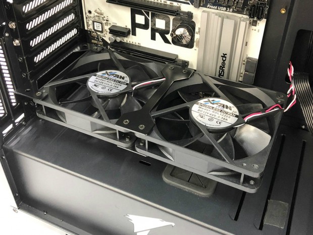 80mmファン付きPCIスロットカバーと120mmファン×2付きPCIスロットファンステイが長尾製作所から