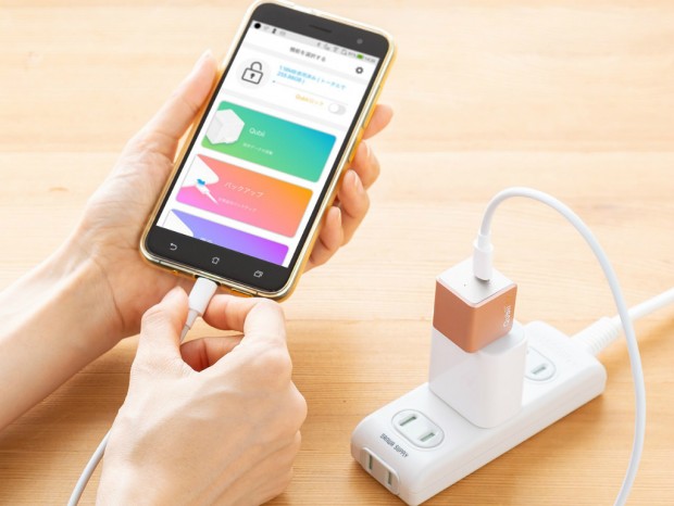 充電中にスマホのバックアップもできるストレージ内蔵USBアダプタがサンワダイレクトから