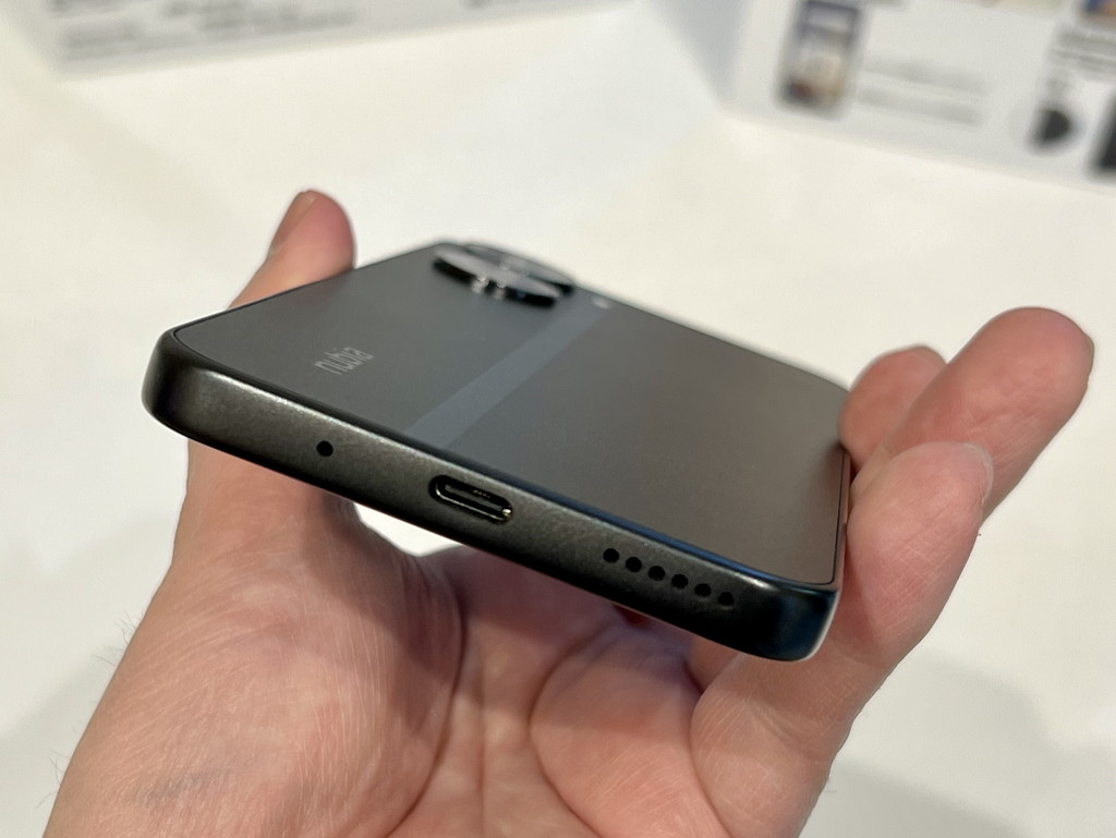 ZTEの「nubia」ブランドが日本本格上陸。折りたたみスマホ