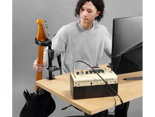 Bauhutte、ギターをデスク横に浮かせて設置できるクランプ式の「デスクギタースタンド」