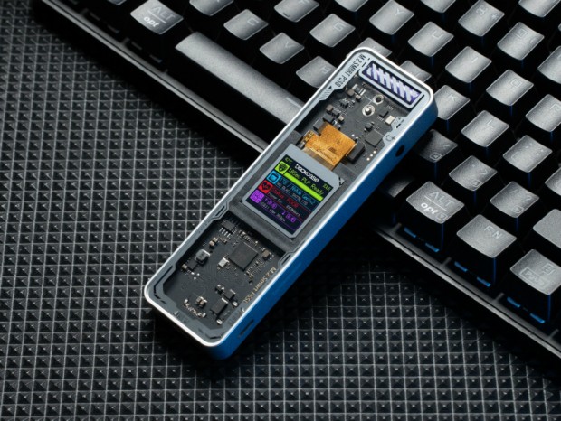 1.33型インフォメーション液晶とPLP機能を搭載したポータブルSSD