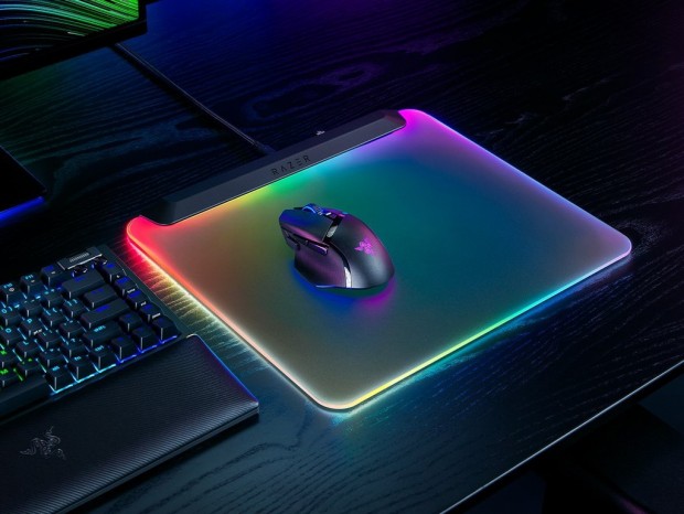 世界初、全面が光るゲーミングマウスパッド「Firefly V2 Pro」がRazer