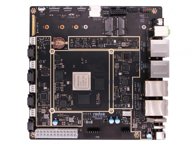 パーソナルNASに最適なARMプロセッサ搭載ファンレスMini-ITXマザー