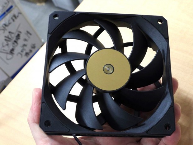 デュアルボールベアリング採用の高耐久・静音120mmファン「CWTP-FN120B