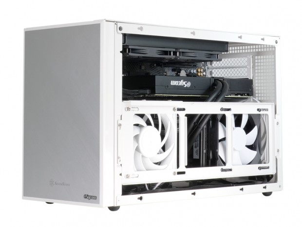 サイコム、SilverStoneの小型PCケース「SUGO 17」採用のデュアル水冷PC計2機種発売