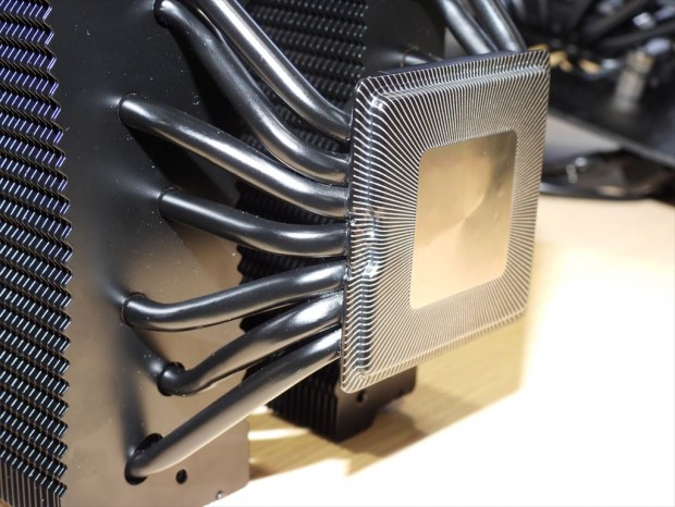 COMPUTEX：最強空冷クーラーの限界突破、ベイパーチャンバー採用で