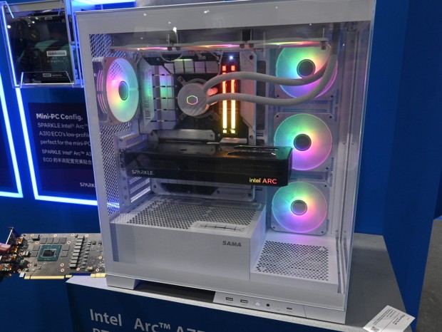 COMPUTEX：補助電源ケーブルが露出しない「Intel Arc BTF