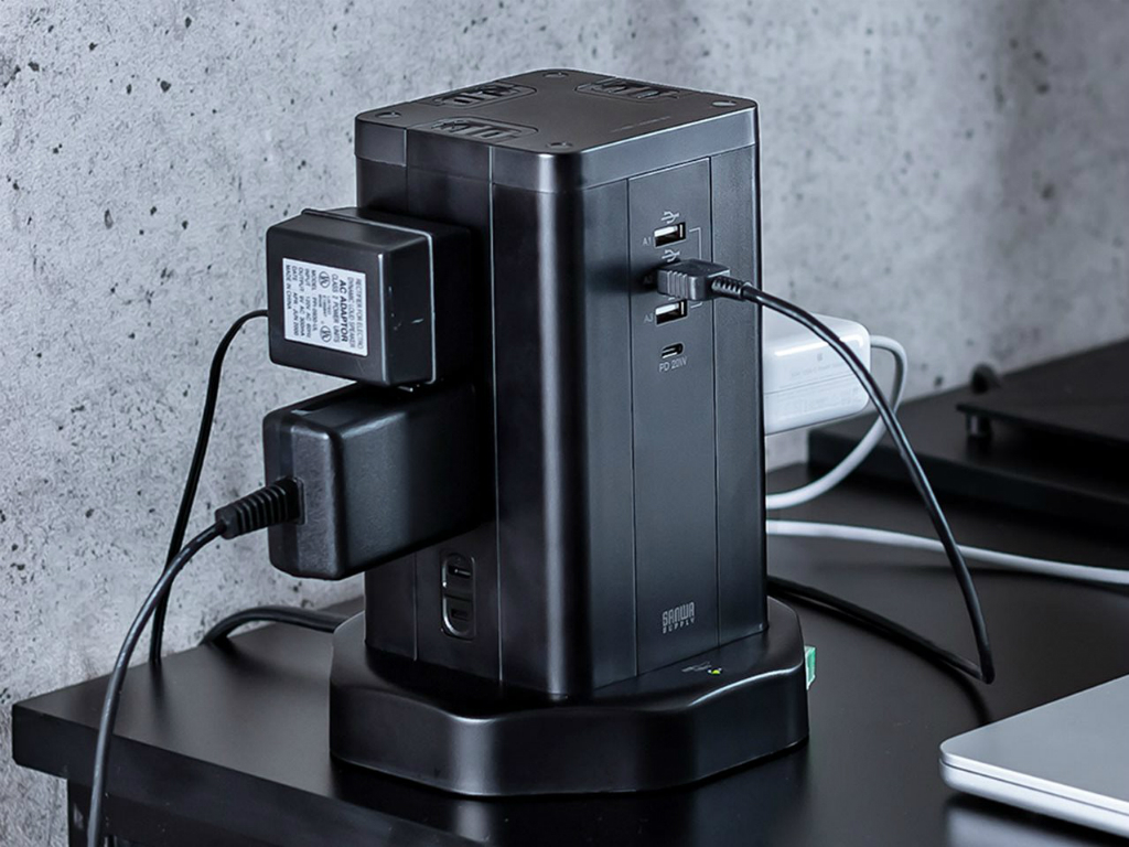 12個のコンセントと4基のUSBポートを備えたタワー型タップ発売