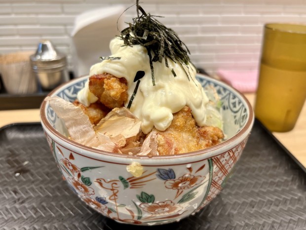 なぜ蕎麦にラー油を入れるのか。秋葉原2号店
