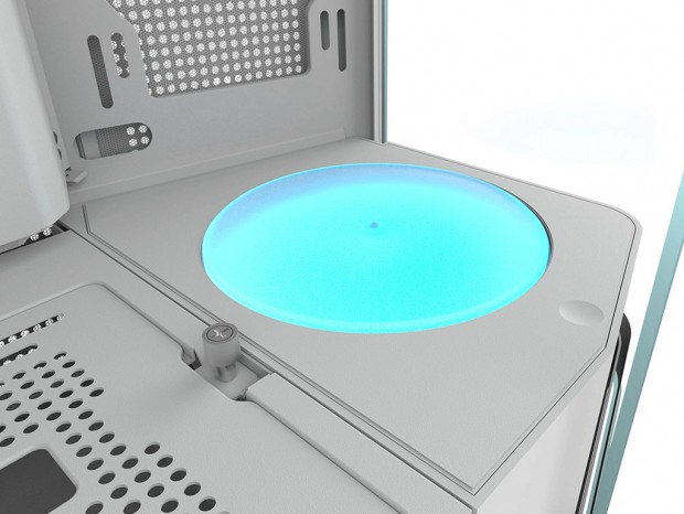 COUGAR、ピラーレスケース「FV270」に“フィギュアのお立ち台”を追加できるLEDカバー