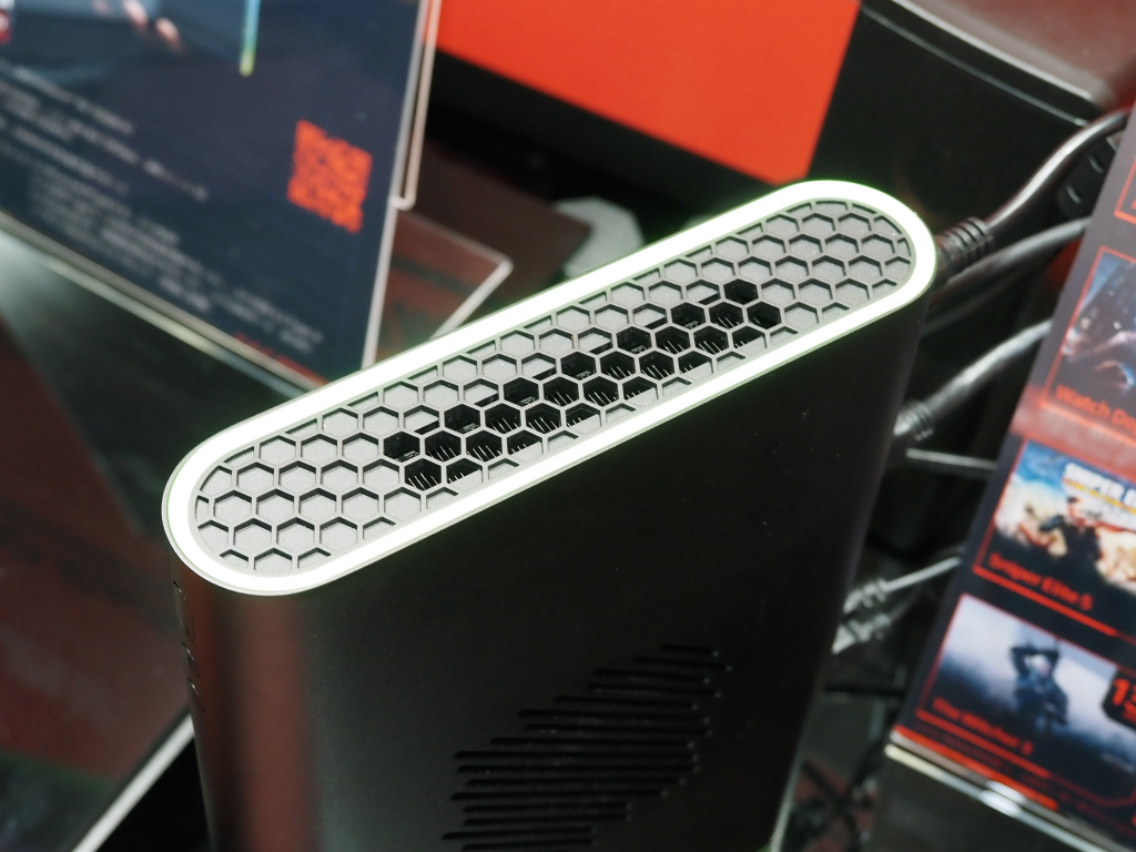 TGS2024:One-Netbook、Radeon RX 7800M搭載の外付けGPU BOX TGS2024:One-Netbook、Radeon RX 7800M搭載の外付けGPU BOX