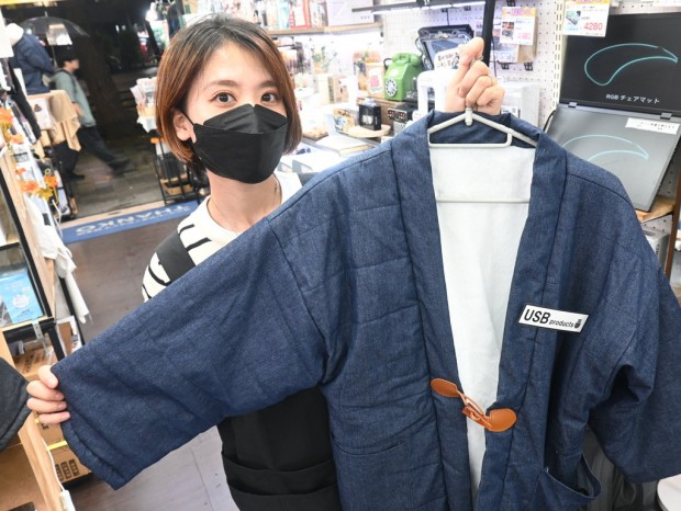 レアモノPickup!】“羽織るコタツ”のヒーター半纏「ほかてん」が軽く