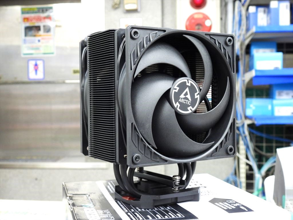 アキバ新着入荷) 独自コンタクトフレーム採用のデュアルファンサイドフロー、Arctic「Freezer 36 Black」 - エルミタージュ秋葉原 アキバ新着入荷) 独自コンタクトフレーム採用のデュアルファンサイドフロー、Arctic「Freezer 36 Black」 - エルミタージュ秋葉原