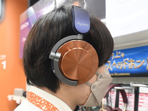 アキバ取材班) ダイソンのヘッドホン第2弾「OnTrac」発売。秒間で38万