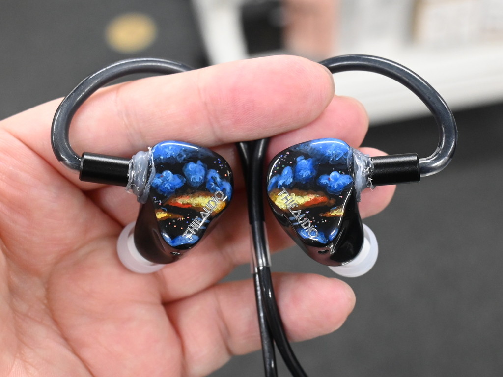(アキバ取材班) DD+BA+静電型+骨伝導のトレンド構成を採用する高級イヤホンのコスパモデル「Origin」 - エルミタージュ秋葉原