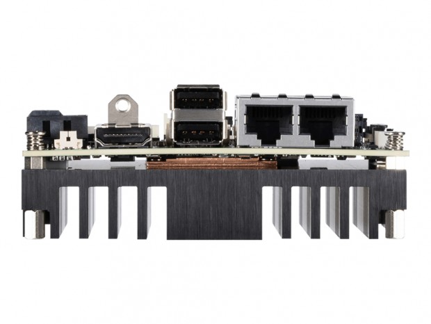 デュアルLAN搭載のファンレスPico-ITXマザーボード、MSI「MS-CF16