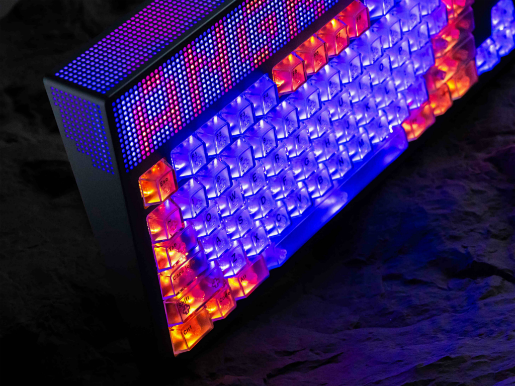 次に来るモノ】まさに“RGB King”!。全身に389灯のLEDを搭載したド派手
