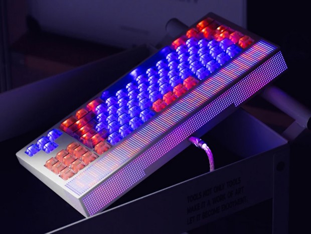 次に来るモノ】まさに“RGB King”!。全身に389灯のLEDを搭載したド派手