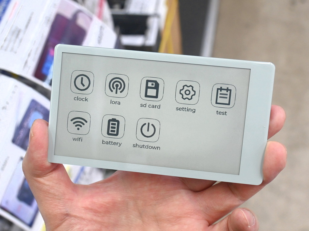 バイイーページ アキバ取材班) 電子ペーパー一体型のESP32搭載マイコンボードが税込