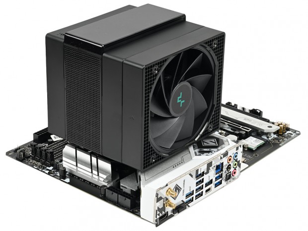 ベイパーチャンバー採用で高性能化されたハイエンド空冷