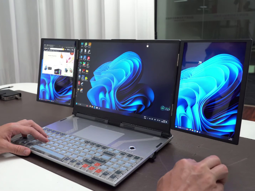 次に来るモノ】折りたたみ式のサブディスプレイを2基搭載する3画面