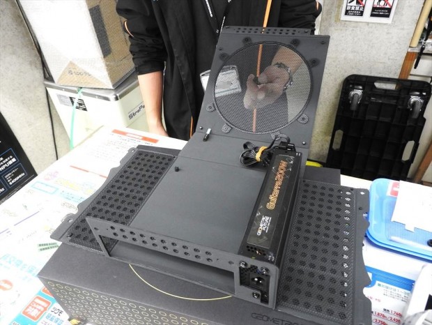 アキバ入荷情報) 200W電源搭載の折りたためるMini-ITXケース