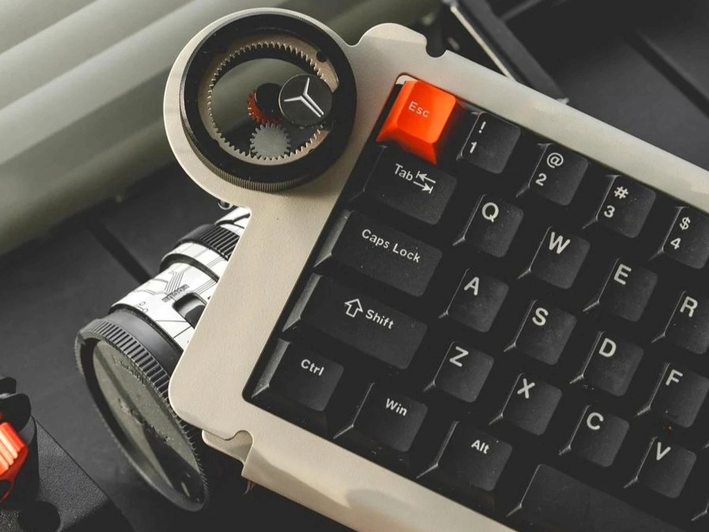 ラピッドトリガー設定を切り替え可能な物理ダイヤル搭載キーボード