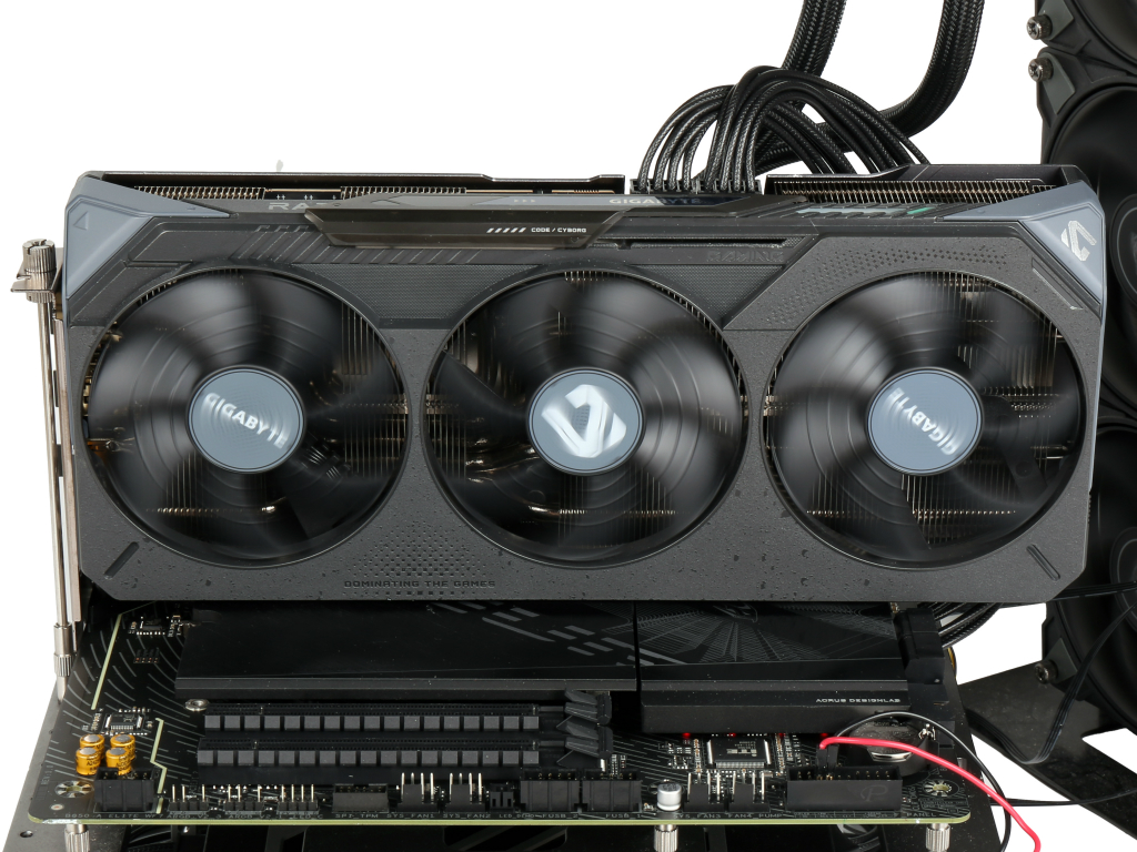 お取引中)爆速ゲーミングPC Xeon-E3 GTX1070 SSD240G メモリ16G 影が 