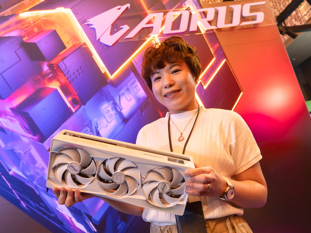 y*a様 レアカード フェニカ ハンターライセンス風 廃盤 新品 未登録 値下げ 楽天市場】遊戯王 カード漆黒の魔王LV4,バイサー・ショック