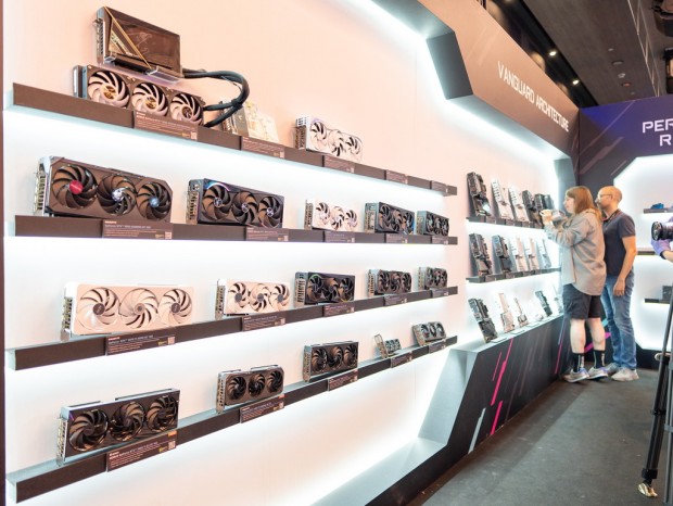 AORUS GeForce RTX 5090 STEALTH ICE 32GB