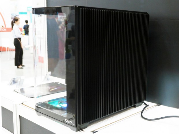 COMPUTEX：CRYORIG、ファンレス水冷システムを搭載した